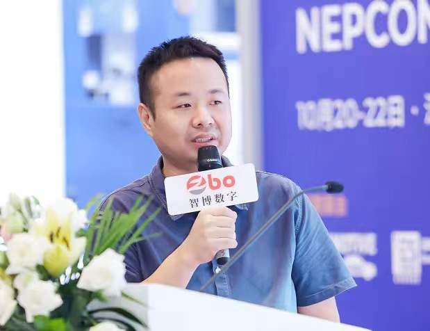 Yuav Ua Lub Hwj Chim Loj Tshaj Plaws Ntawm Kev Pabcuam Intelligent Robots